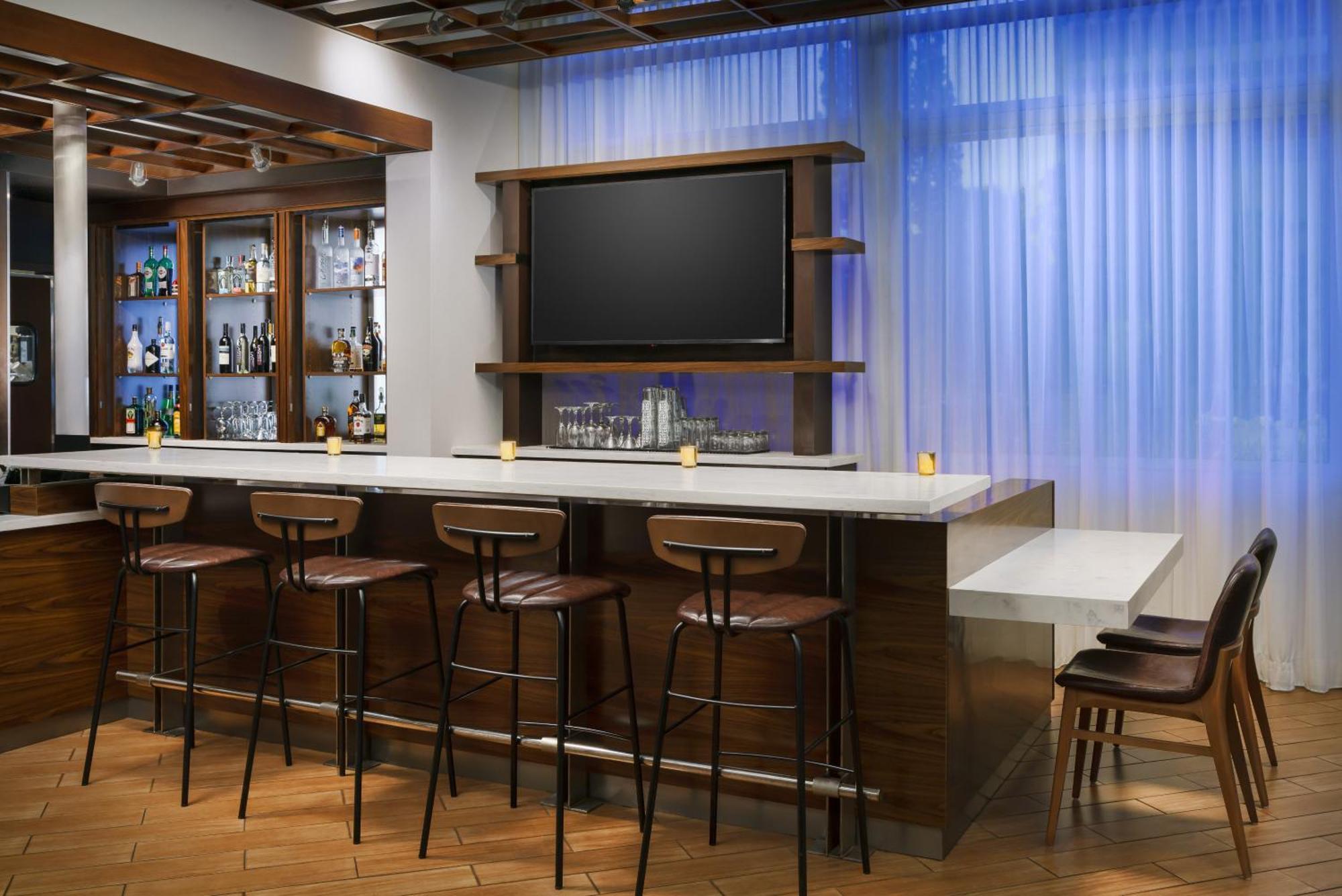 Courtyard By Marriott Angeles Woodland Hills Hotel 3*
