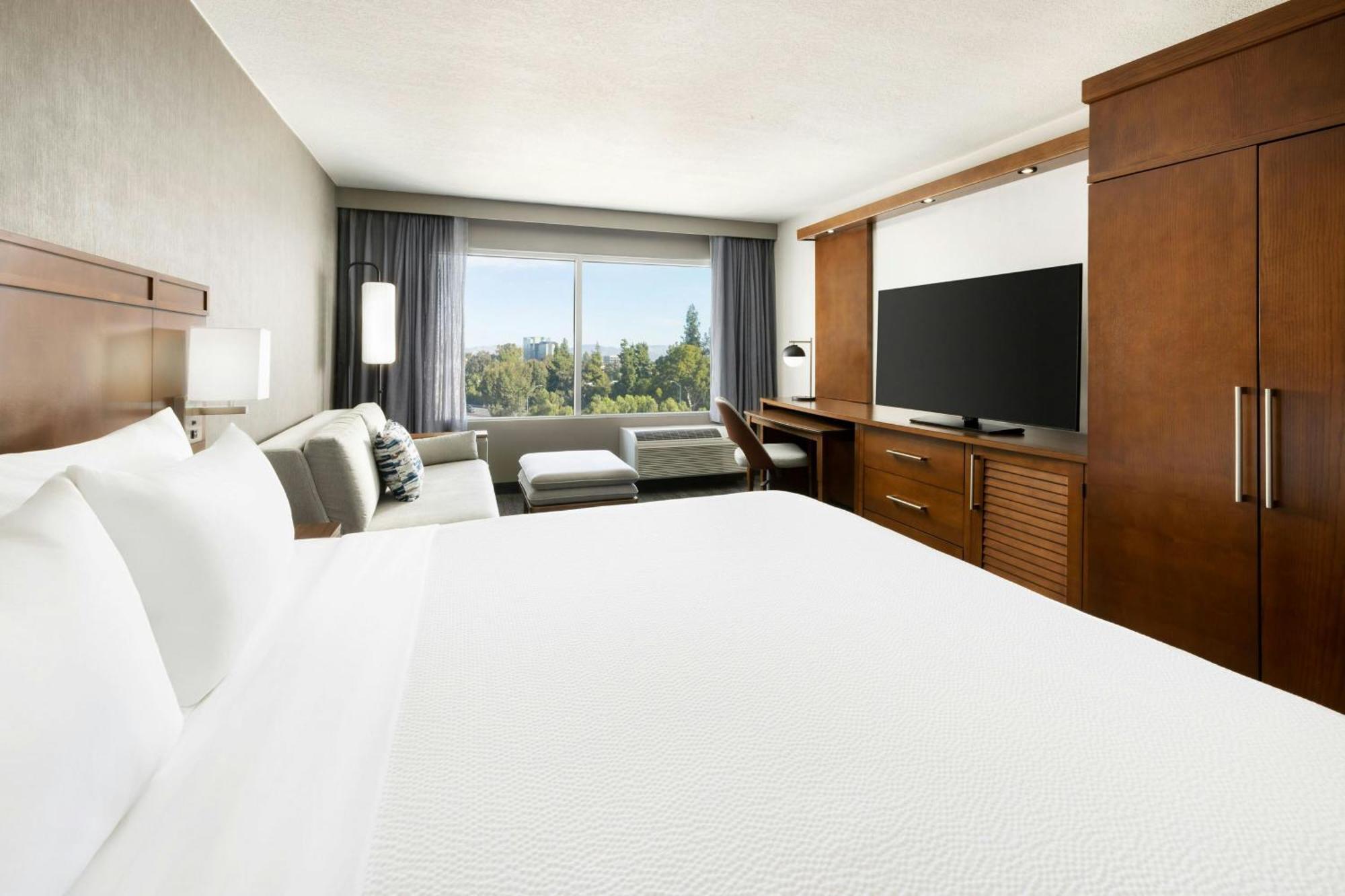 Courtyard By Marriott Angeles Woodland Hills