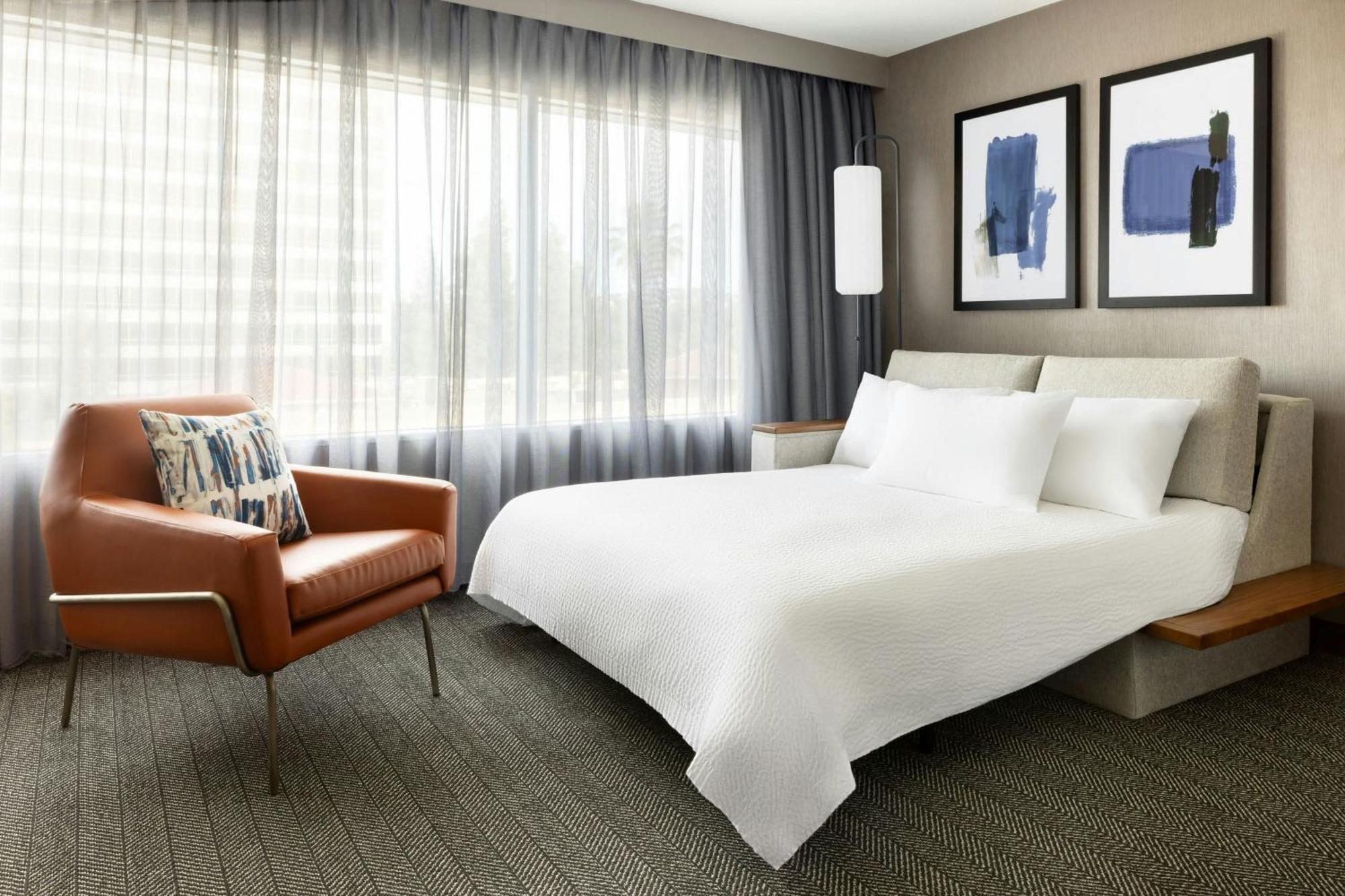 Hotel Courtyard By Marriott Angeles Woodland Hills 3*