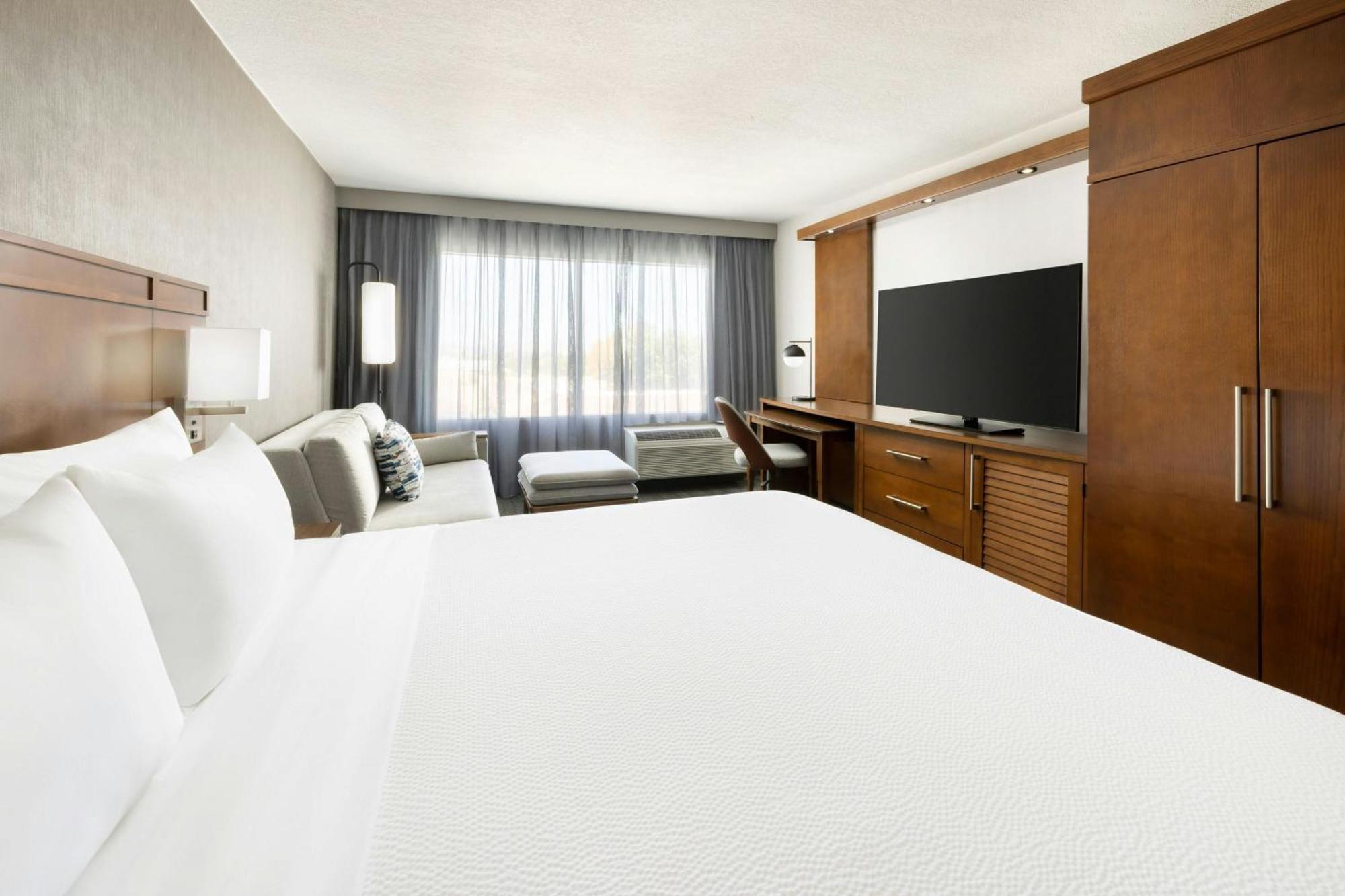 Courtyard By Marriott Angeles Woodland Hills Los Angeles