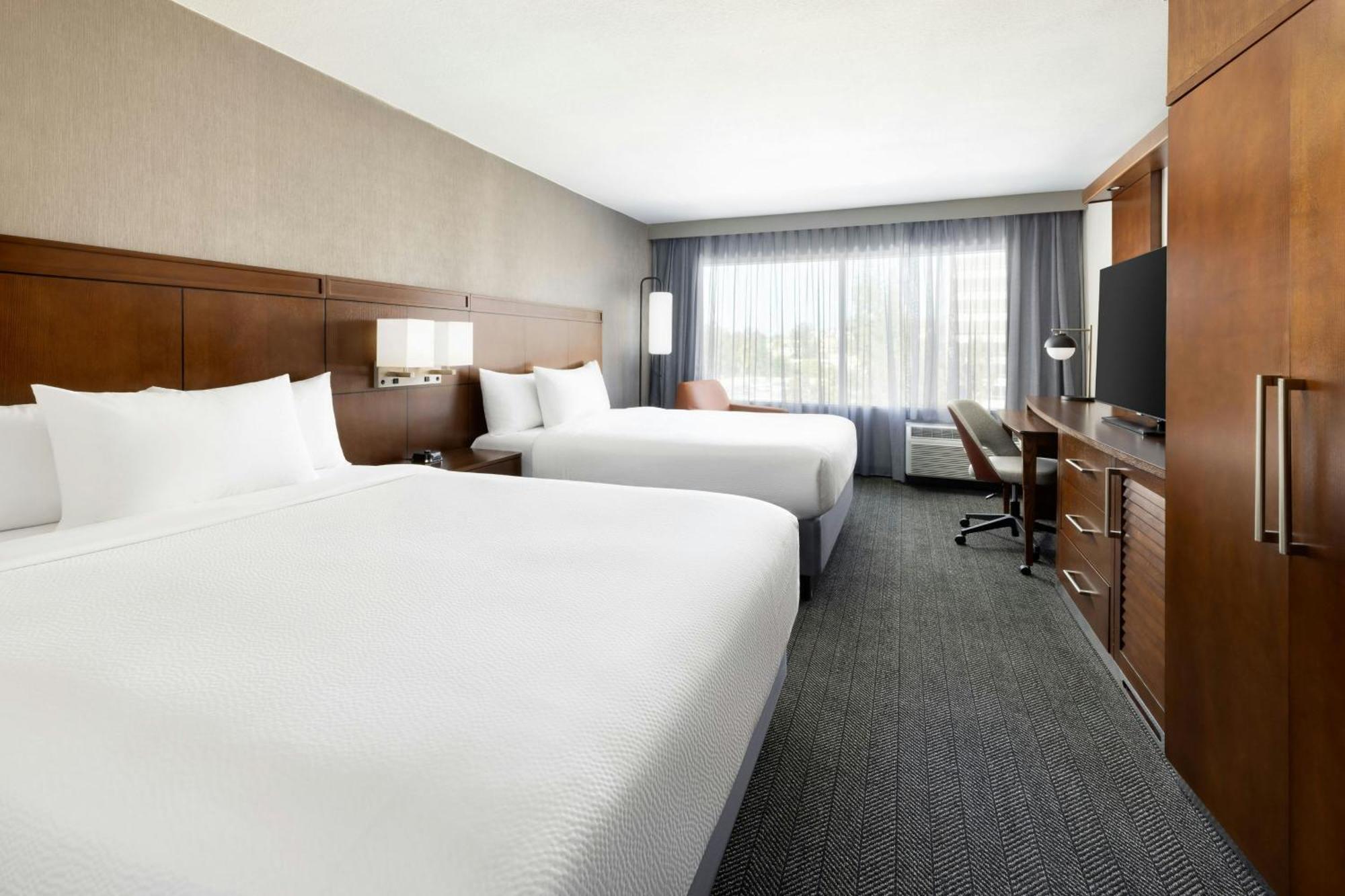 Courtyard By Marriott Angeles Woodland Hills Hotel 3*