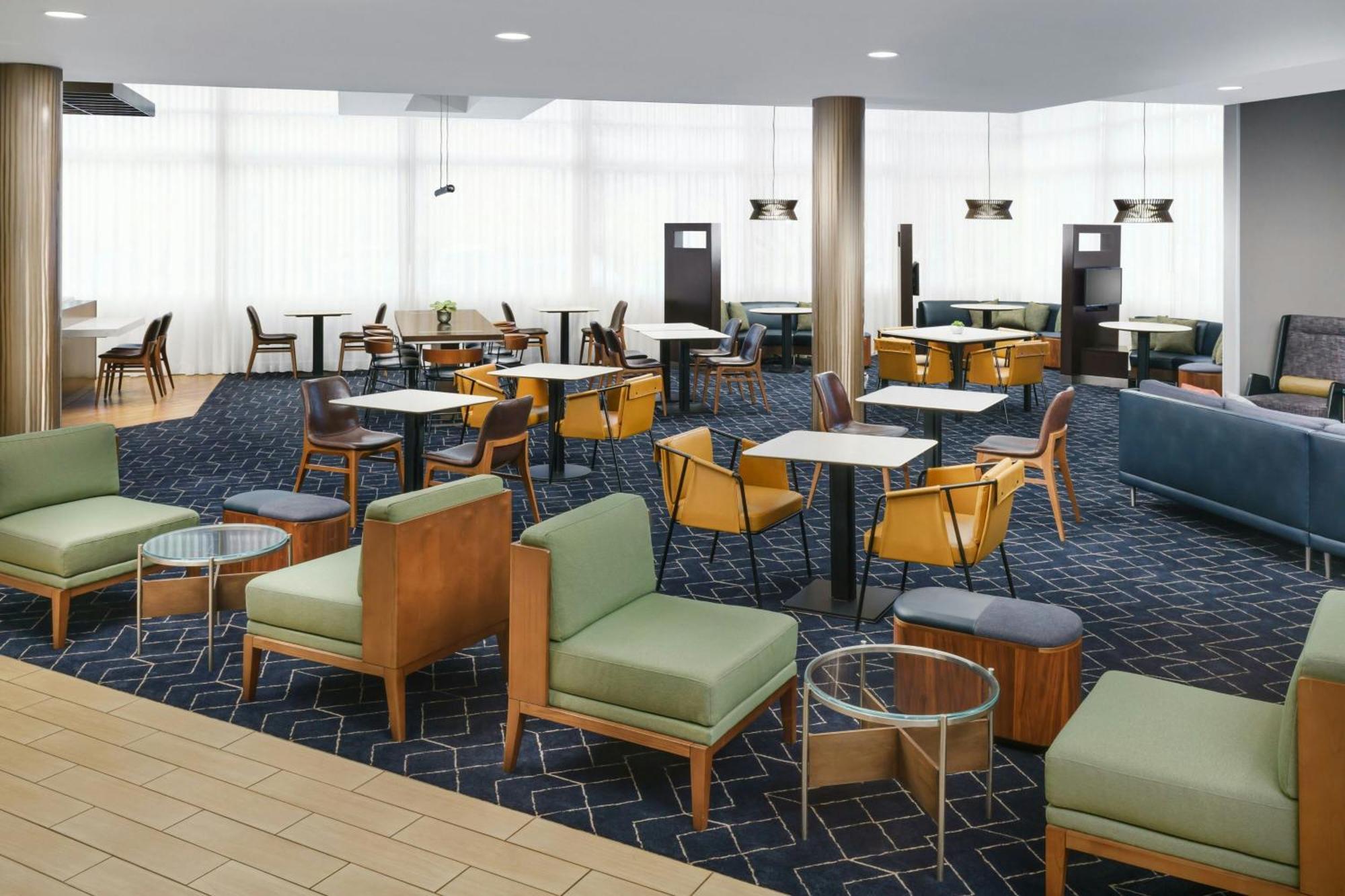 Hotel Courtyard By Marriott Angeles Woodland Hills 3*