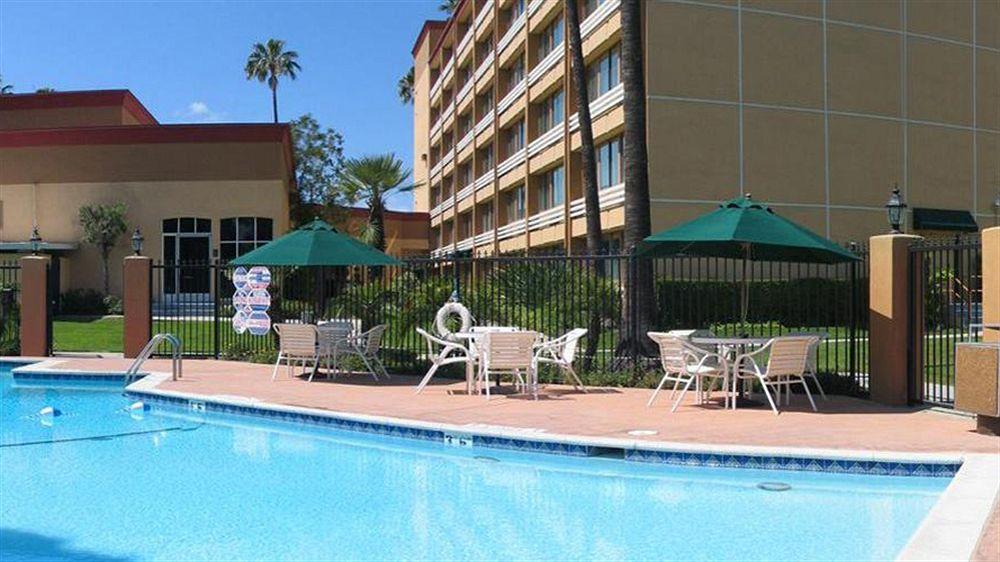 Courtyard By Marriott Angeles Woodland Hills