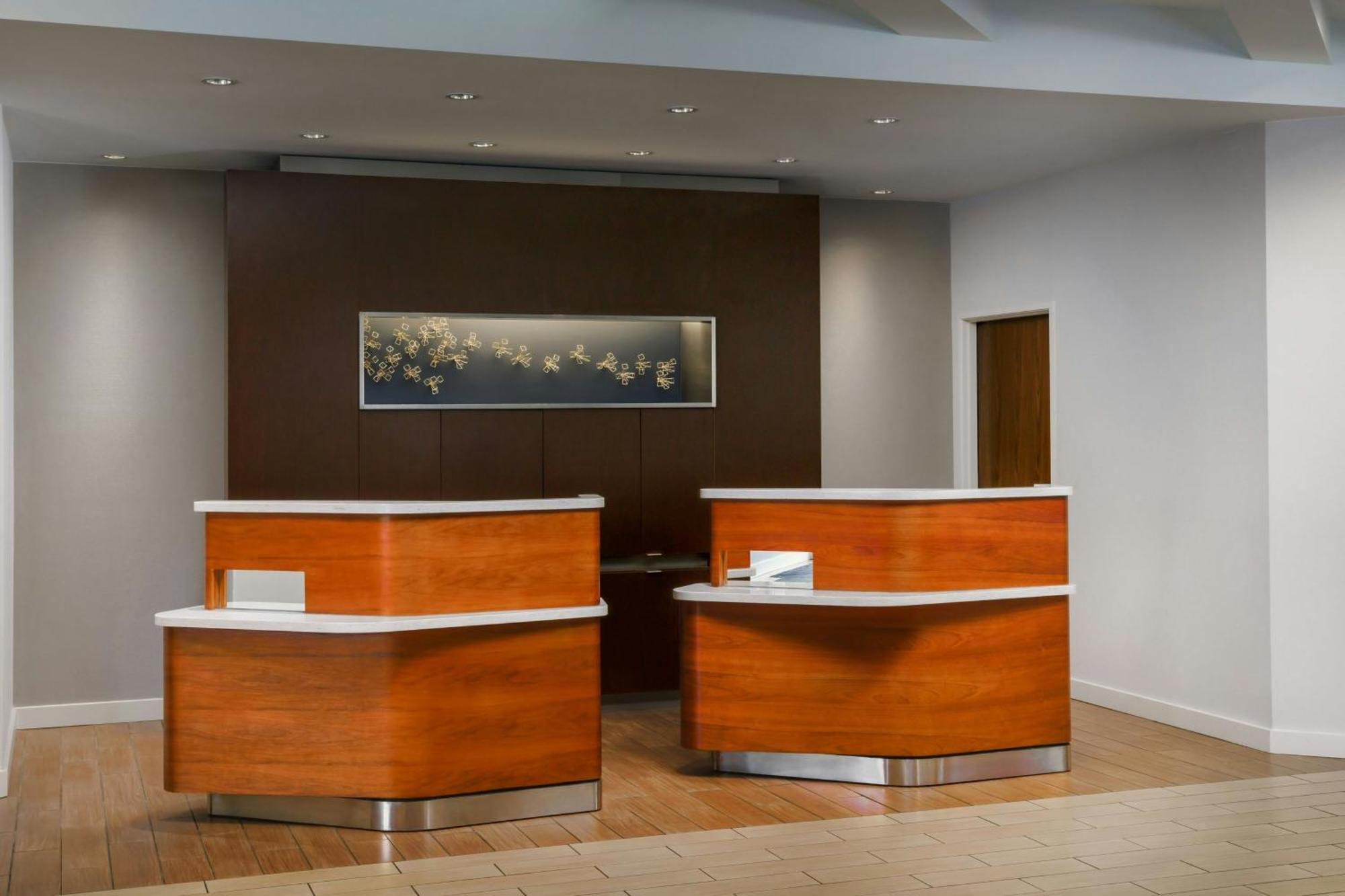 Courtyard By Marriott Angeles Woodland Hills Hotel
